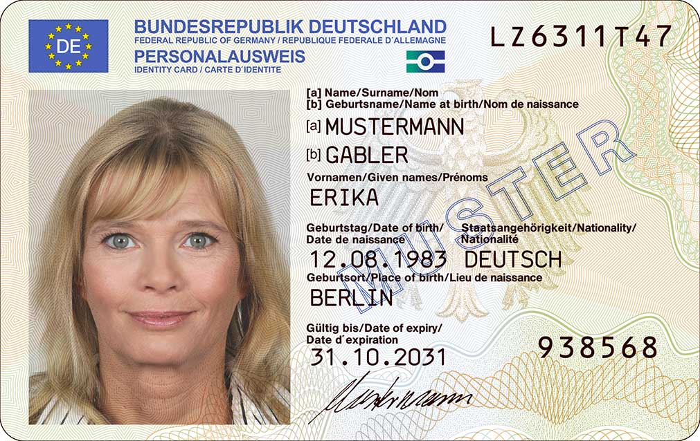 Vorderseite des deutschen Personalausweises mit markierter Position der Ausweisnummer